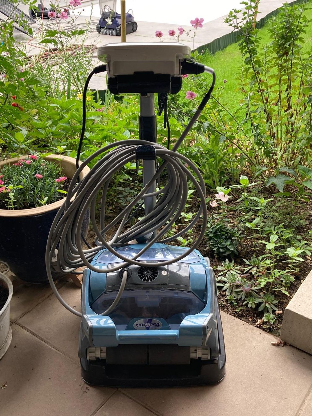 Accessori per Piscine: Automatischer Poolroboter Virtuoso V600 – Usato da Schaffhausen venduto da froschkoenig1 1