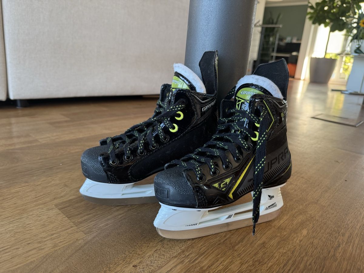 Graf Patins à glace: GRAF Supra Eishockeyschuhe Gr. 30,5 – D'occasion à Gutenswil par Zuknap 1