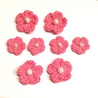 8x Blumen korallenrot/ Perlen, gehäkelt