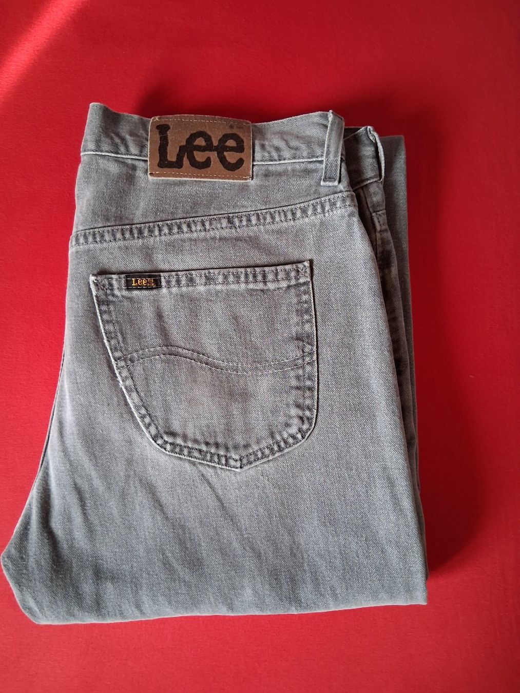 Lee Jeans: Graue Lee Jeans, Top Zustand – Usato da Grüt (Gossau) ZH venduto da Gimmiten