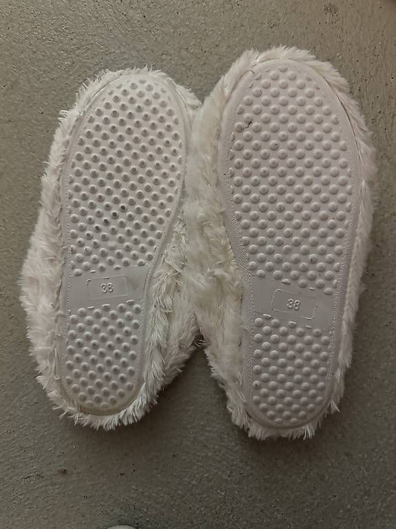 Schuhe für Mädchen: Hello Kitty Finken, Grösse 38, gut erhalten  – Gebraucht aus Cham von Kaylua 1