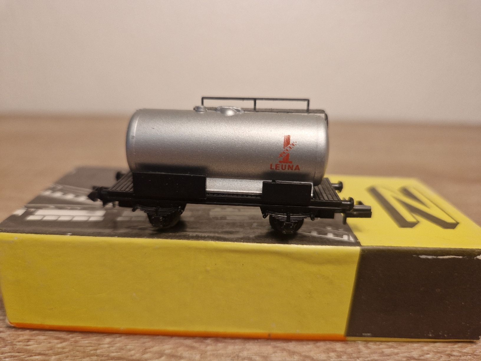 Piko Modelleisenbahnen: Piko N Kesselwagen Leuna – Gebraucht aus St-Aubin-Sauges von