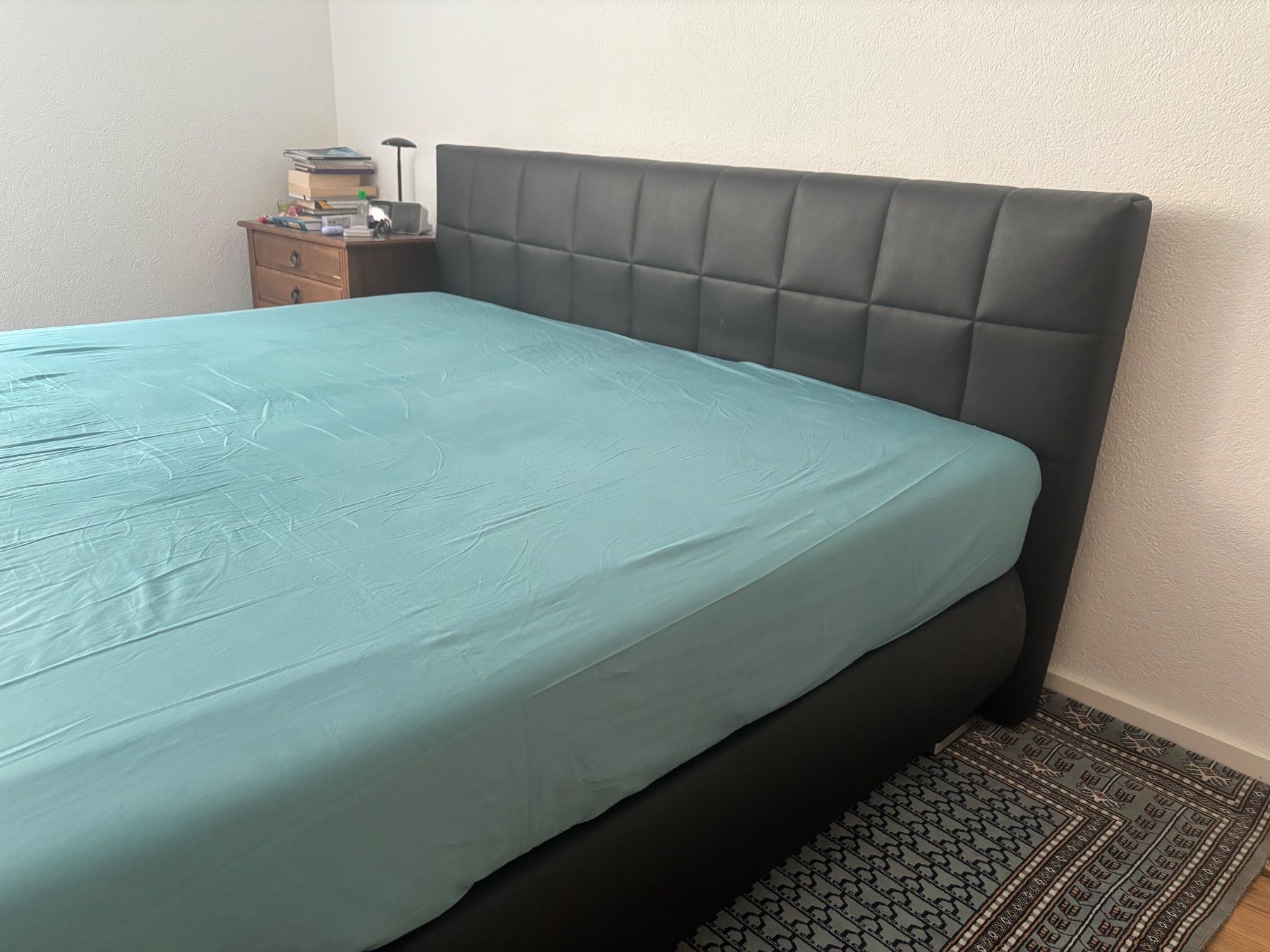 Betten: Boxspringbett mit Kopfteil schwarz Grösse 180x200cm – Gebraucht aus Wallisellen von ema_5b5d 2