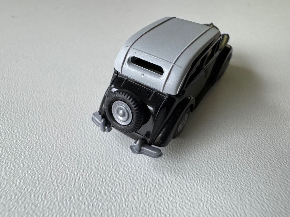 Voiture Miniature Opel Olympia 1936 Verte - Praliné échelle 1:87 - Occasion