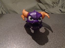 Drachen violett, goldfarbig