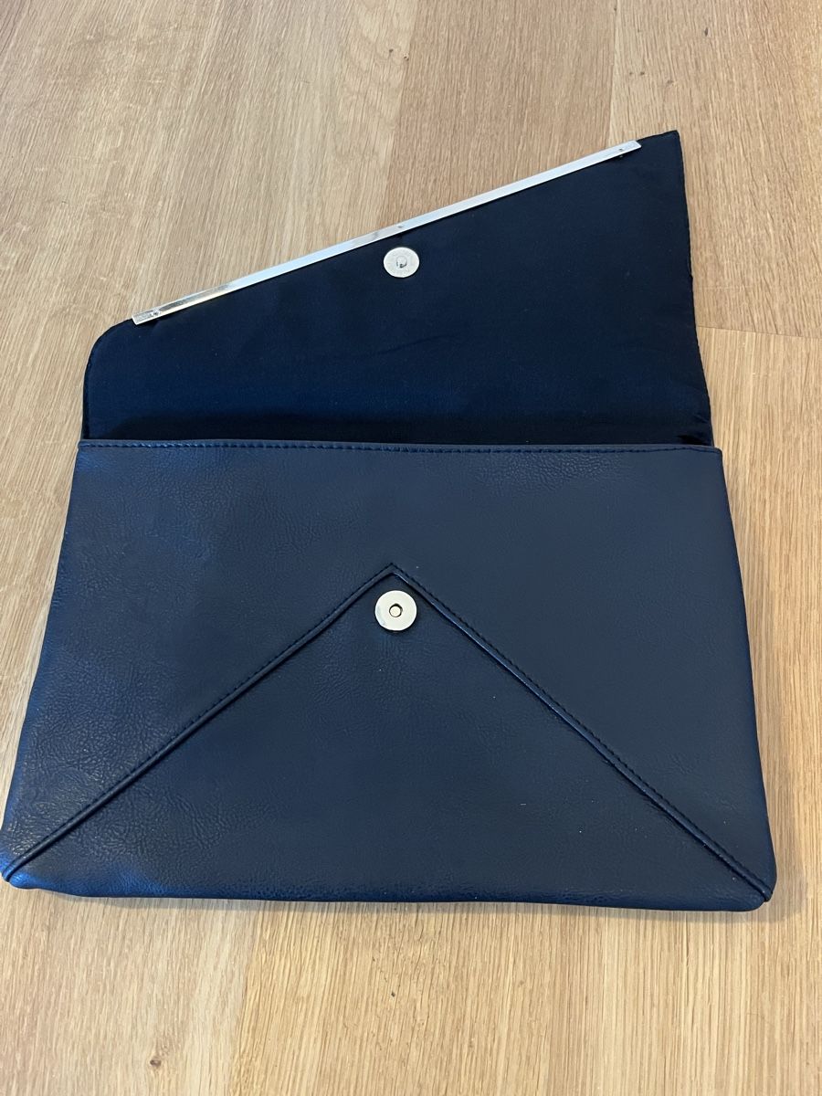 Borse da donna: Clutch schwarz Kunstleder – Nuovo (secondo la descrizione) da Rotkreuz venduto da rinchee 1