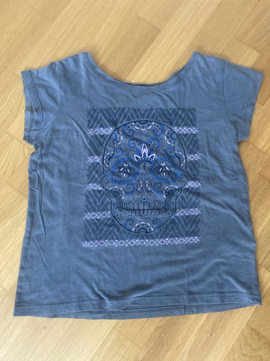 T-shirt: Cooles Shirt mit Totenkopf, Gr. S, Grau – Usato da Birmenstorf AG venduto da Midget0