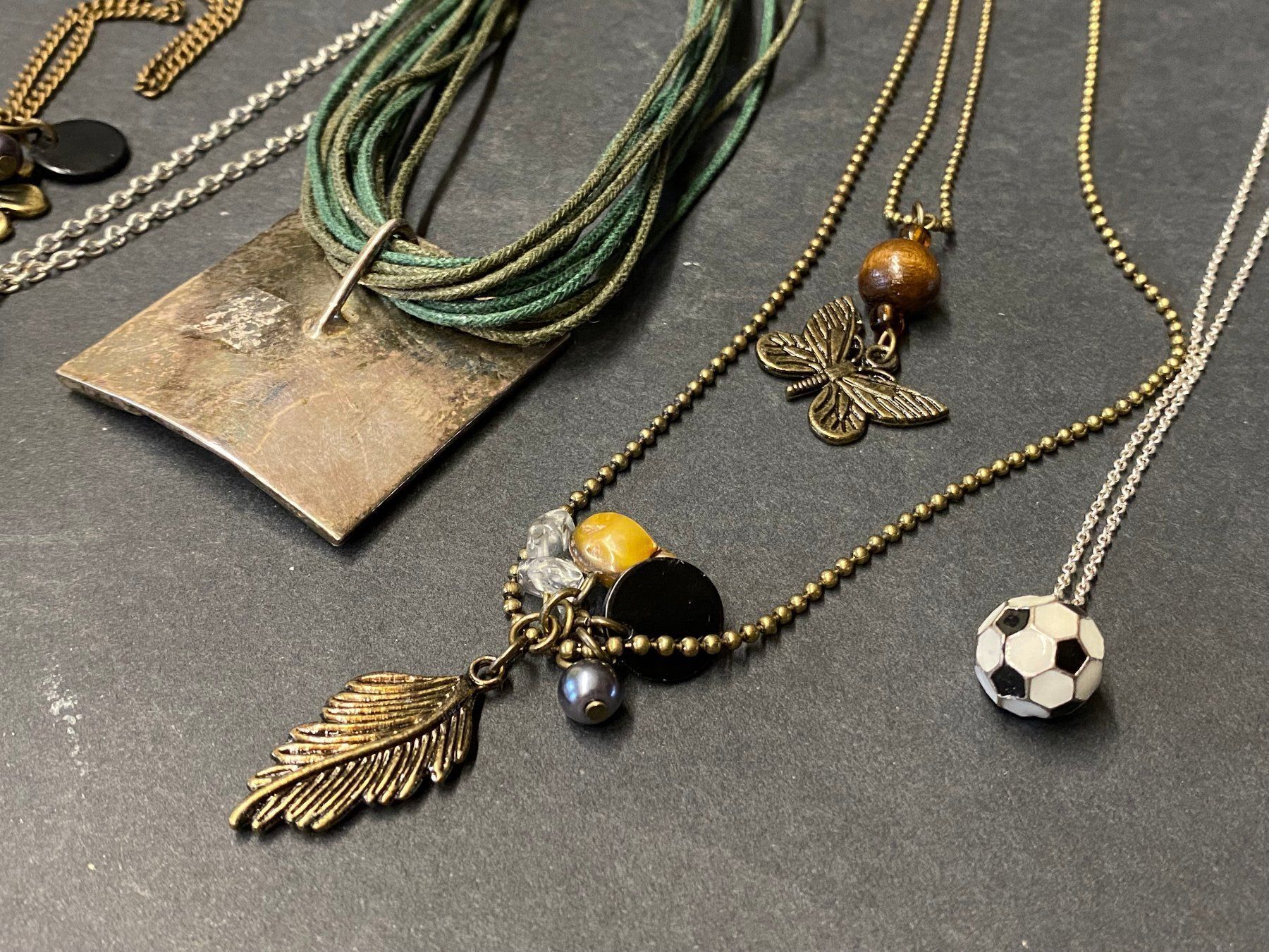 Autres bijoux: Modeschmuck Lot, 6 Kette und 1 Ring – D'occasion à Schaffhausen par sparzone 7