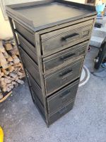 Metall Schrank mit patina