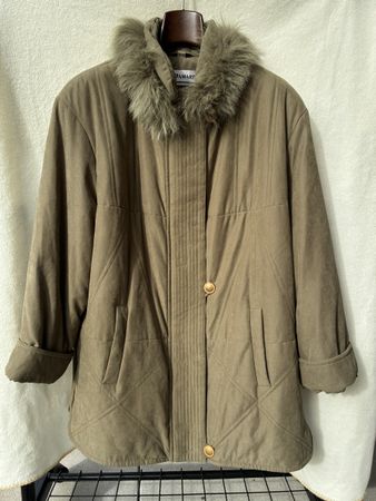 Edle Winterjacke von Damart mit Pelzkragen, Grösse 46