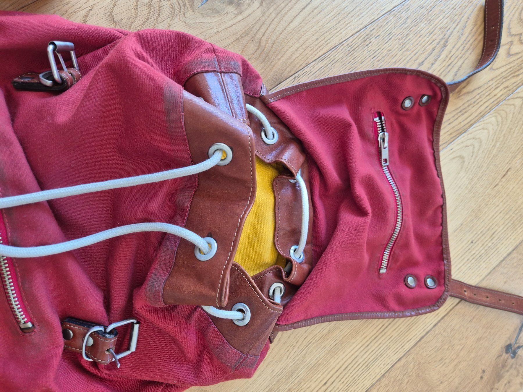 Zaini: Roter Rucksack Canvas & Leder Vintage – Usato da Mollis venduto da Kekie 1