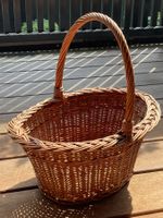 Klassischer Weidenkorb / Einkaufskorb oval mit Henkel