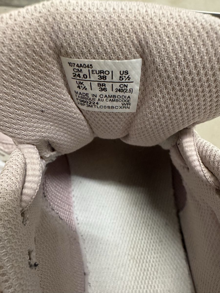 Asics Chaussures femmes: Asics Turnschuh rosa Gr. 38 – D'occasion à Oetwil am See par cos_lzr8 2