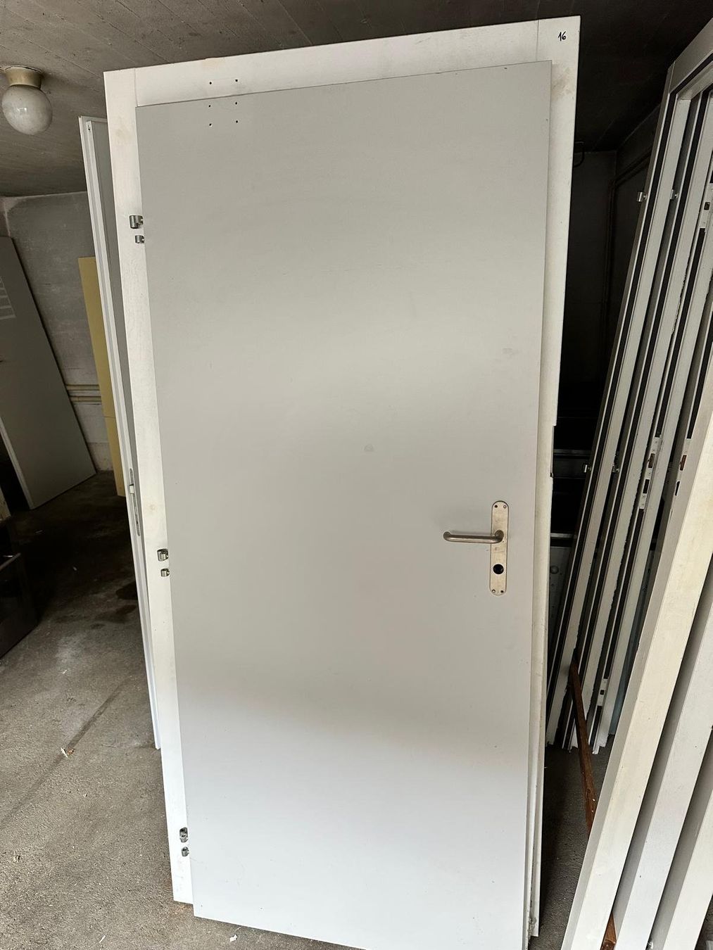 Porte: kllertüre mit Rahmen – Usato da Spreitenbach venduto da Space_X 2
