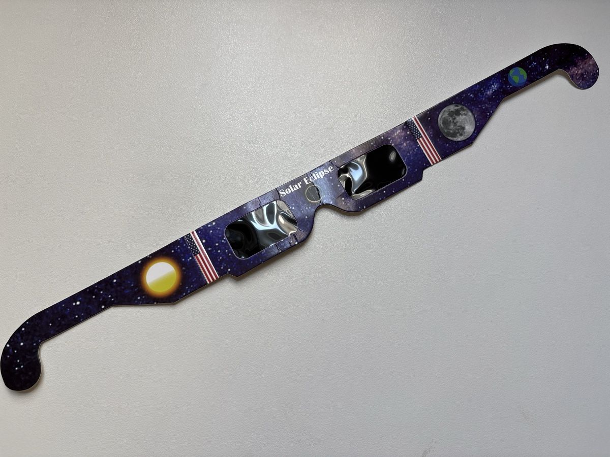 Occhiali & Lenti: Lunettes pour éclipse solaire neuves en papier – Nuovo (secondo la descrizione) da Vevey venduto da Jaycewitwicky 3