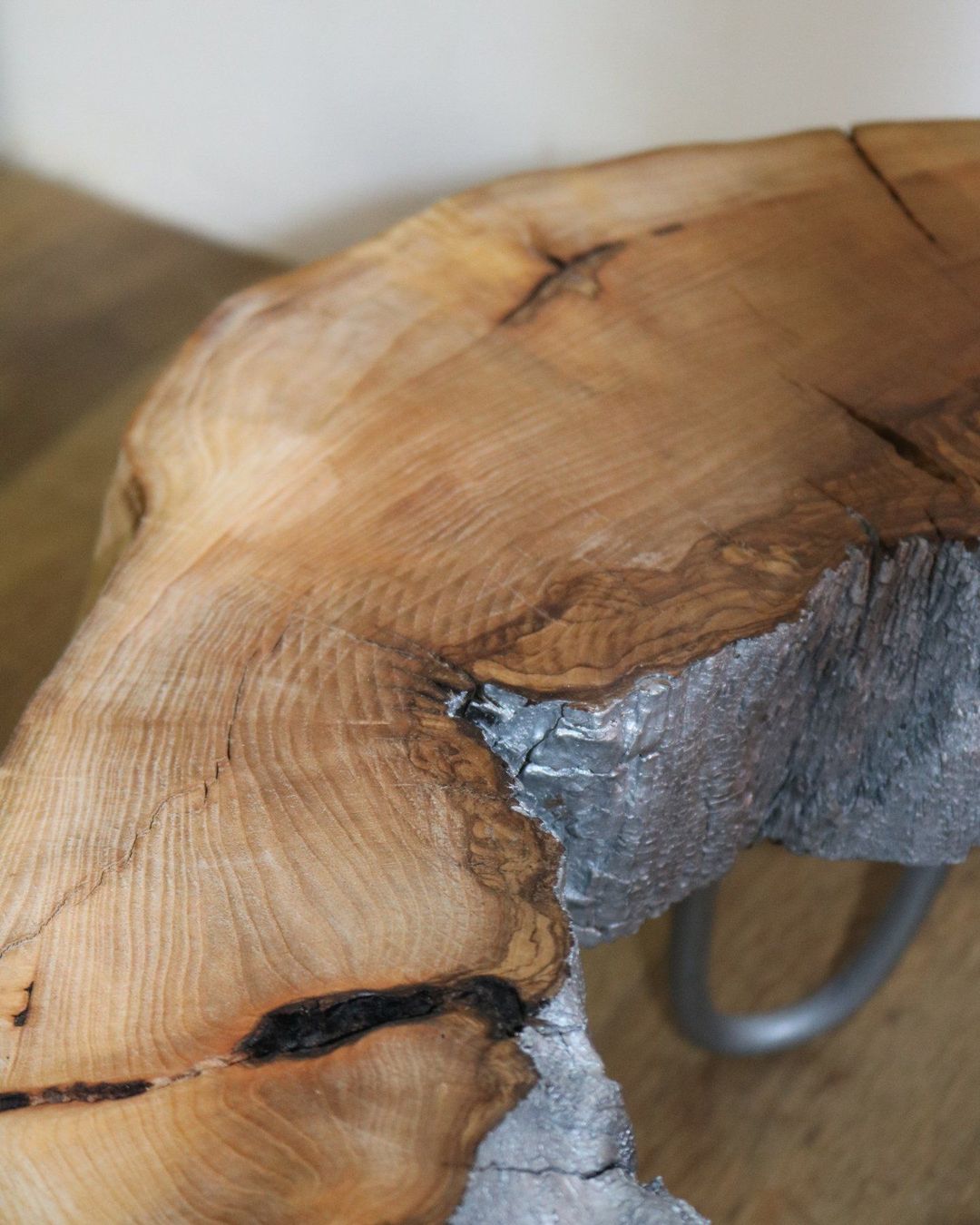 Tische: Klubtisch aus Holz Rustikal – Gebraucht aus Zürich von Miki_Schreiner 4
