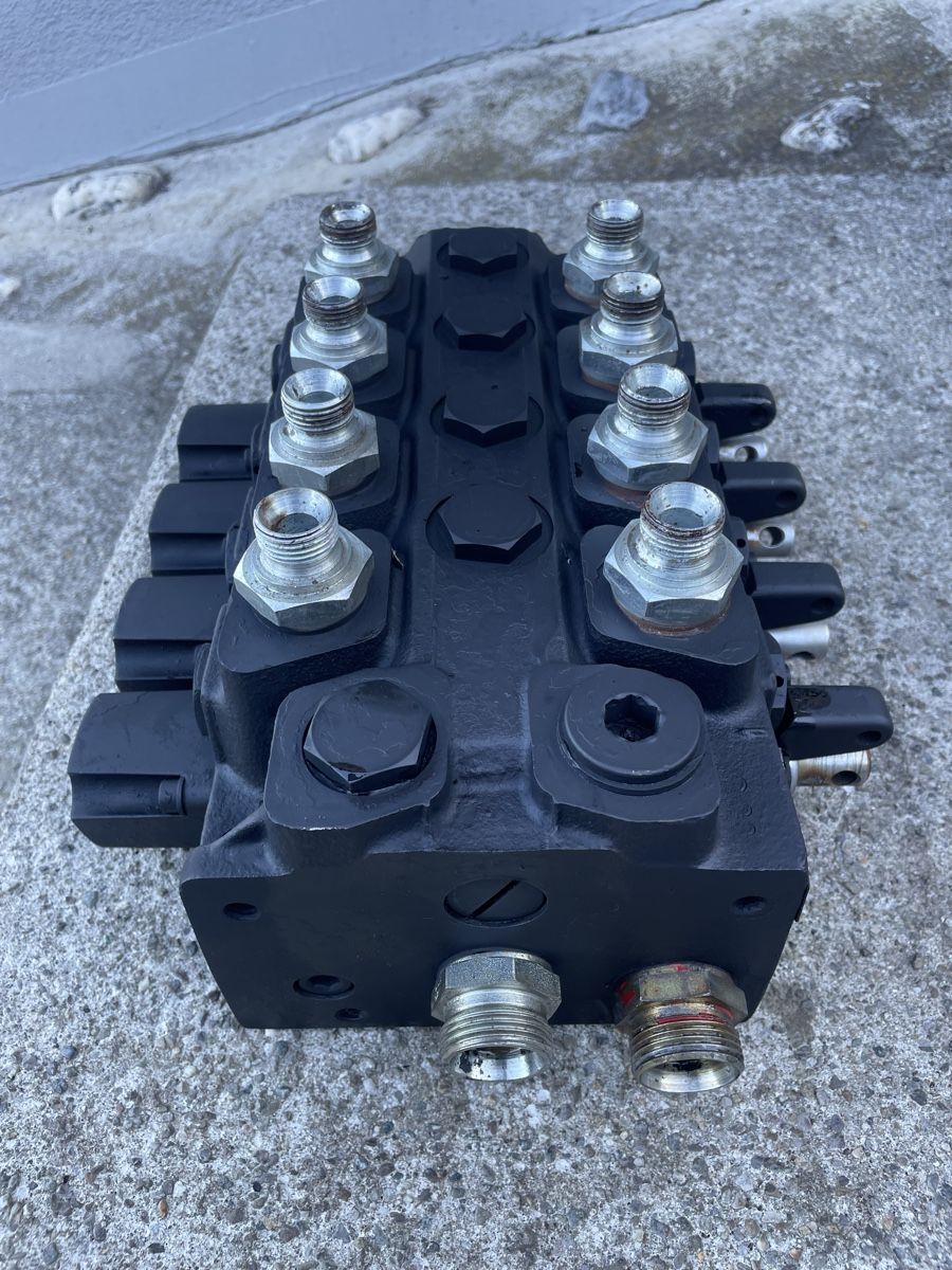 Atlas Copco Metall- & Schlosserei Sonstiges: Hydraulikventil Steuerventil  – Gebraucht aus Oberriet SG von rem_hq6x 1