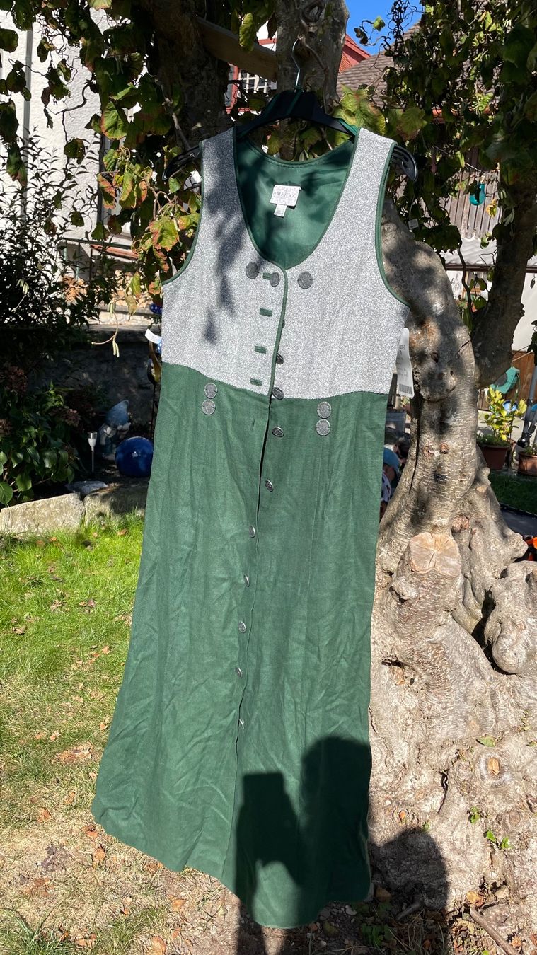 Robes: Kleid – Neuf avec emballage d'origine à Benken ZH par stefiz