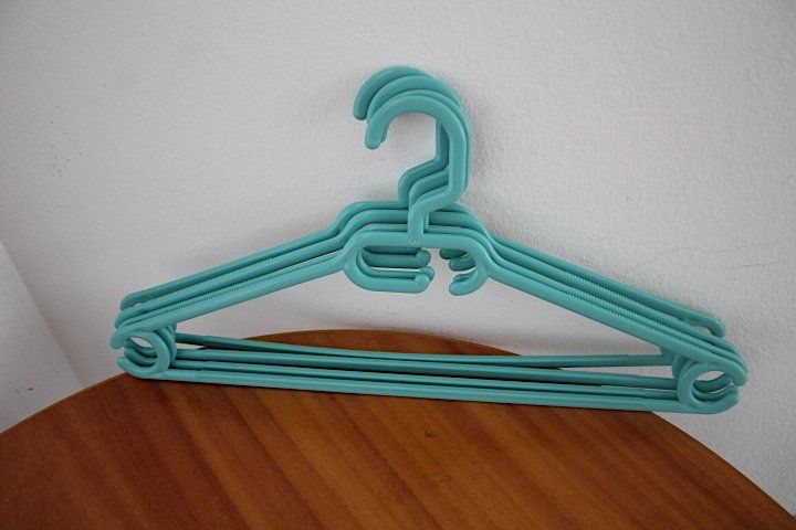 Kleiderbügel: 4 Kleiderbügel – Gebraucht aus Locarno von fripui 1