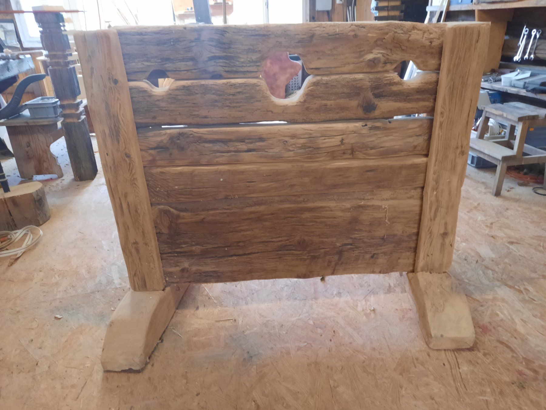 Articoli in legno: Altholz,  Balken und Bohlen,  Pranger – Nuovo (secondo la descrizione) da Sisikon venduto da Creantic-Art 2