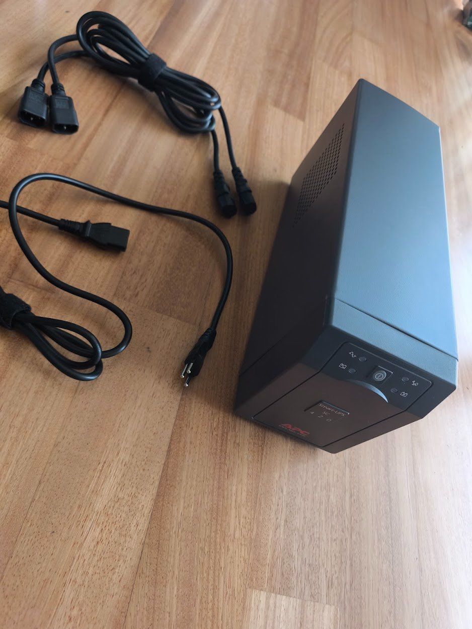 Apc Batterie: APC Smart-UPS SC 420, Notstromversorgung – Usato da Niederrohrdorf venduto da pwNRD 3