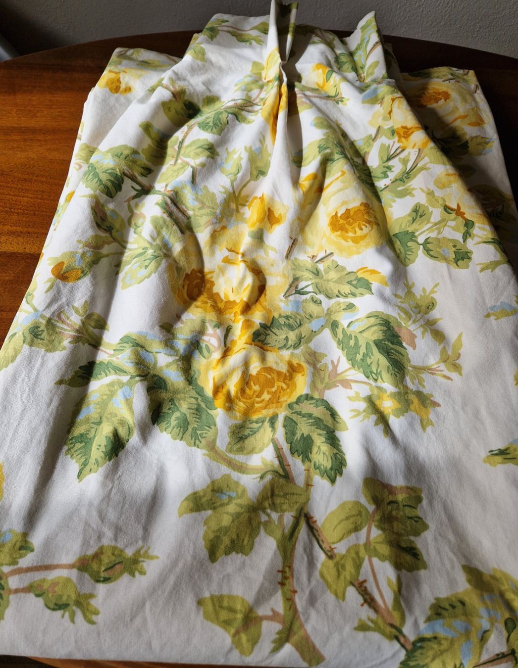 Laura Ashley Tende: Vorhang mit Rosenmuster Laura Ashley – Usato da Bern venduto da Antikbatik