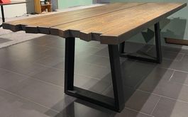 Lüönd Wohncollection Tisch HERKULES in Ast-Eiche geräuchert