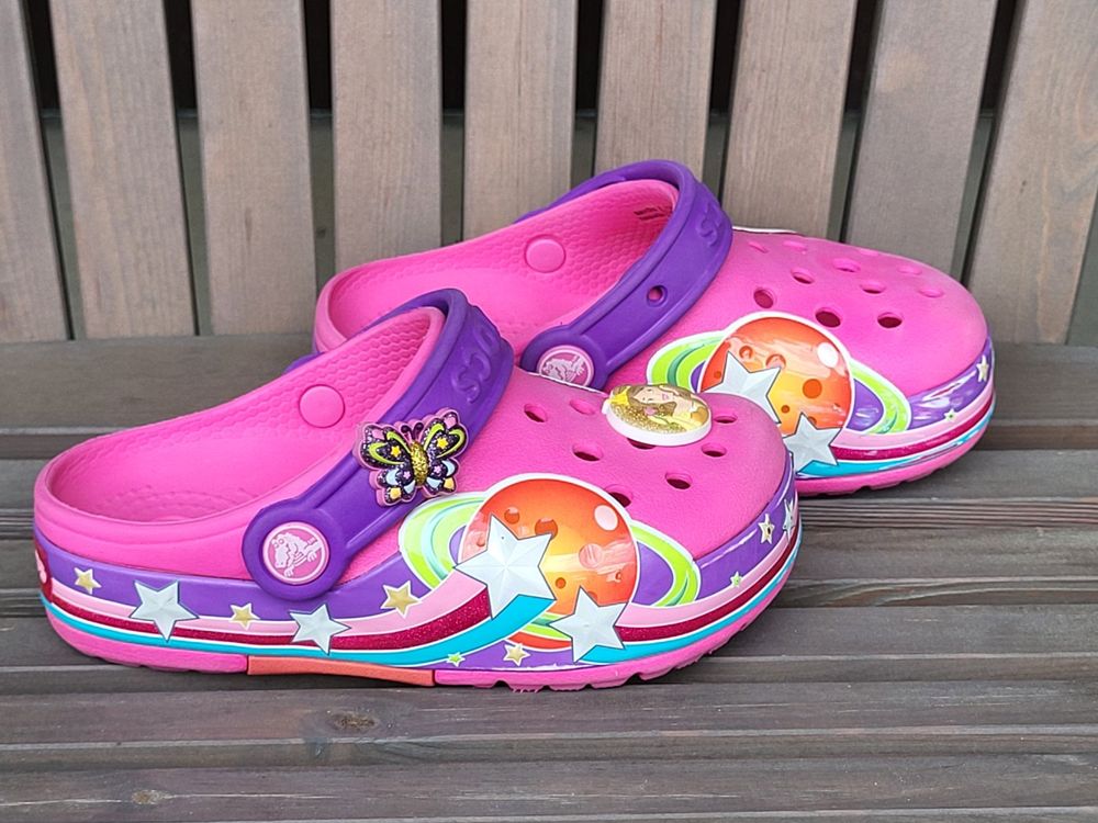 Blinkende Crocs Clog mit Charms (gr. 28-29) | Kaufen auf Ricardo