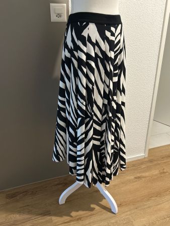 Plissee Jupe mit Muster schwarz-weiss von Hugo Boss Gr. 36