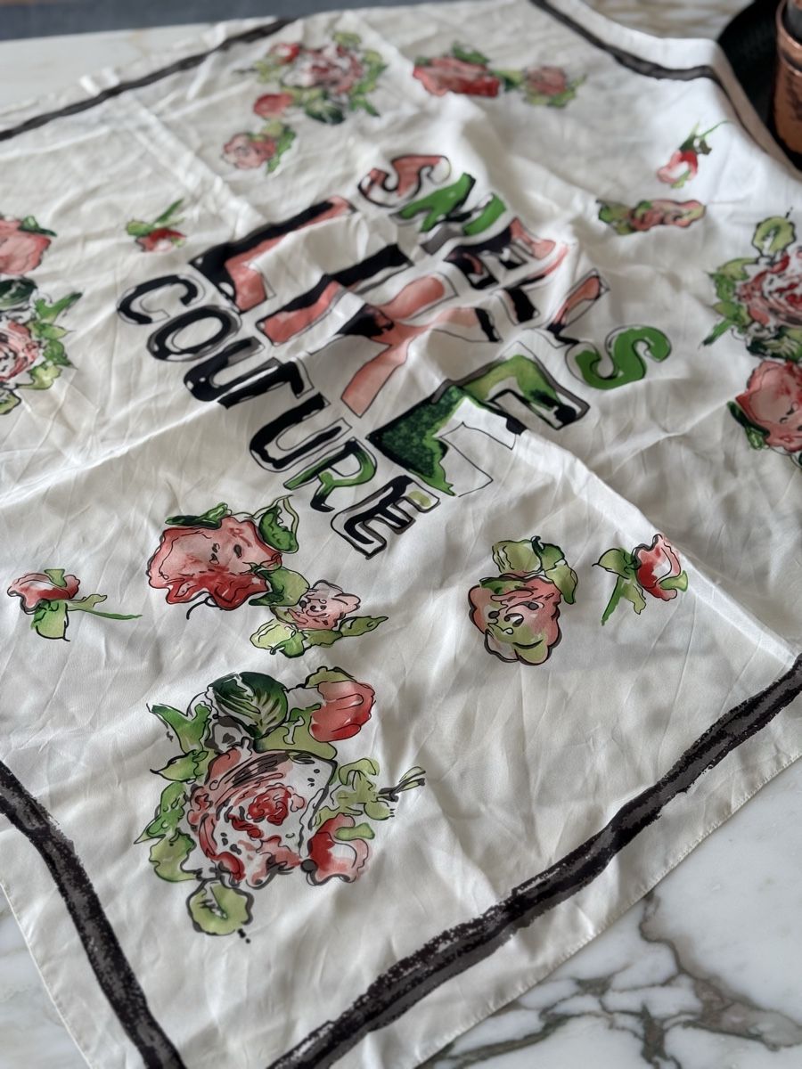 Juicy Couture Foulard & Sciarpe: Juicy Couture Seidenfoulard – Usato da Oberwil-Lieli venduto da Claudine_1988 1