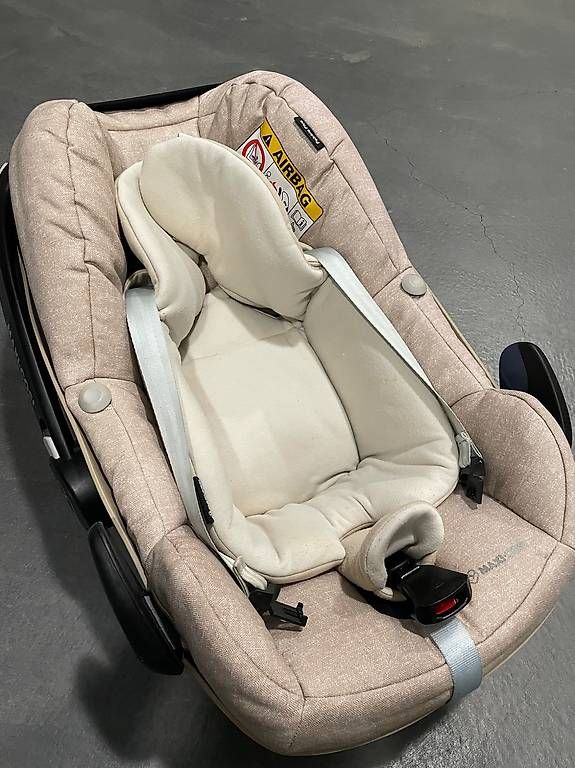 Maxi-Cosi Auto-Kindersitze: Maxi-Cosi Babyschale & Isofix Base – Gebraucht aus Zürich von mlm_f2wz