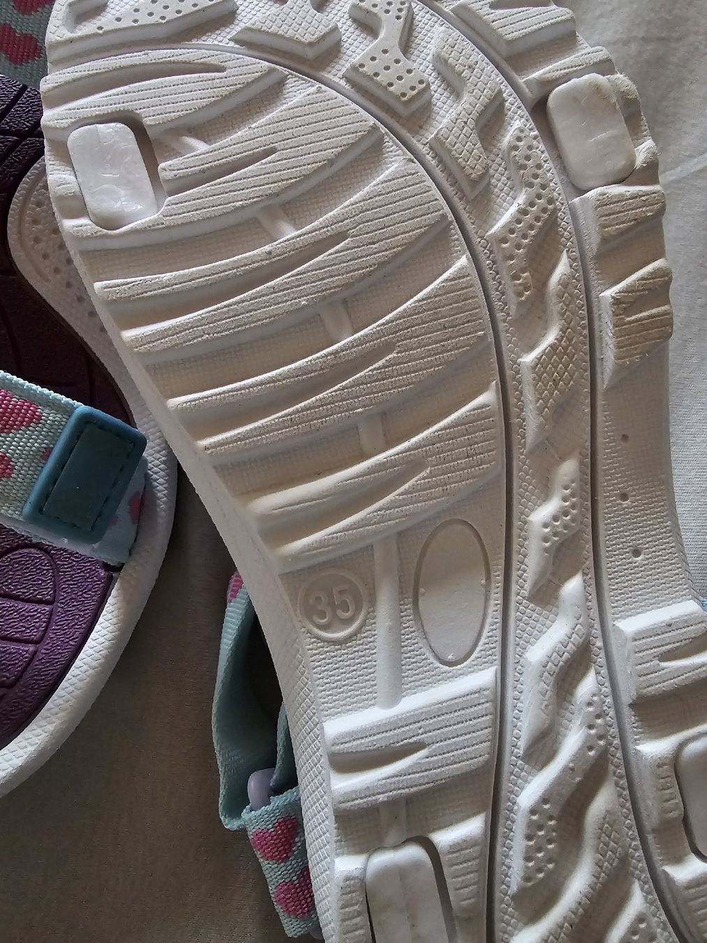 Schuhe für Mädchen: Mädchen Sandalen Gr. 35  NEU – Neu (gemäss Beschreibung) aus Bütschwil von Taborana 1