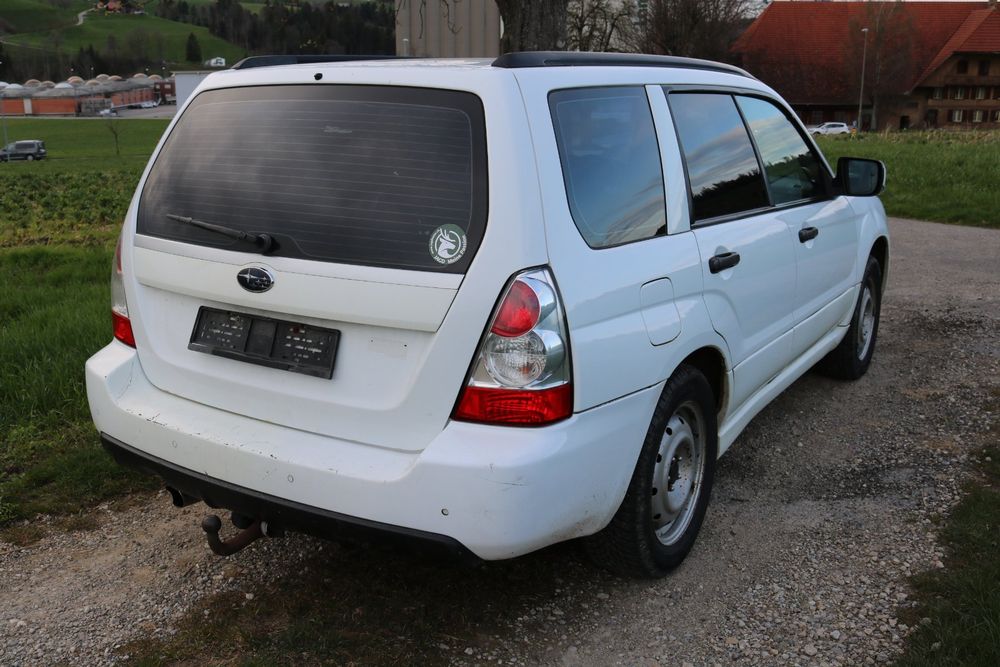 Schone Subaru Forester Anhangelast Fotos