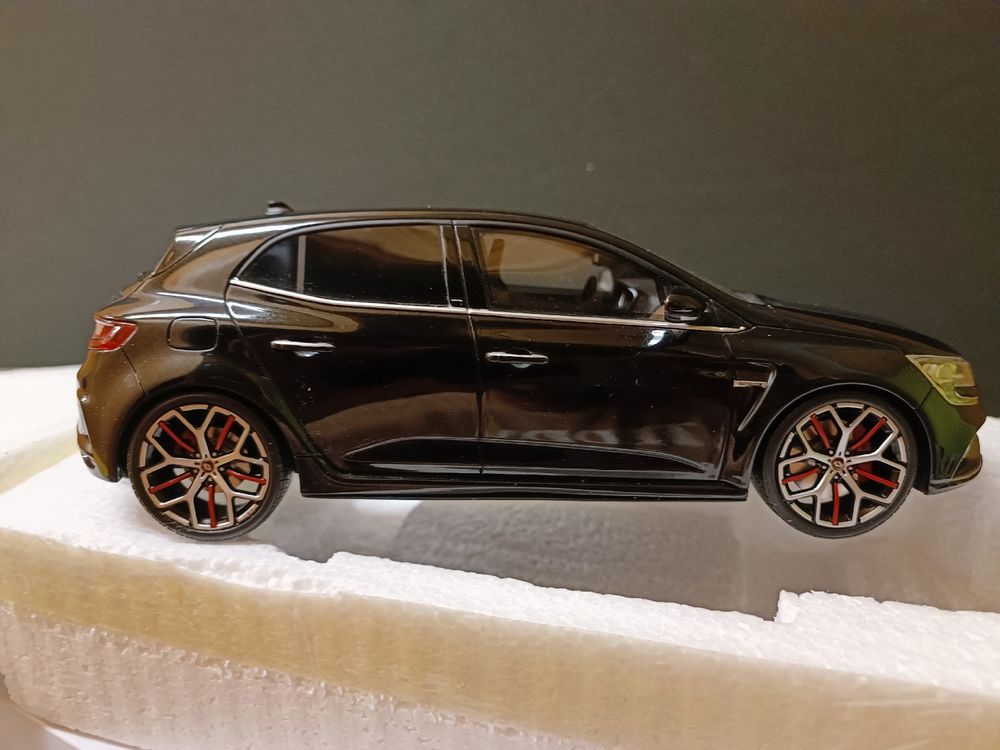 Otto Mobile 1/18 Scale Resin OT807 - Renault Megane R.S