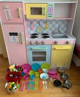 Kinderküche mit Geschirr