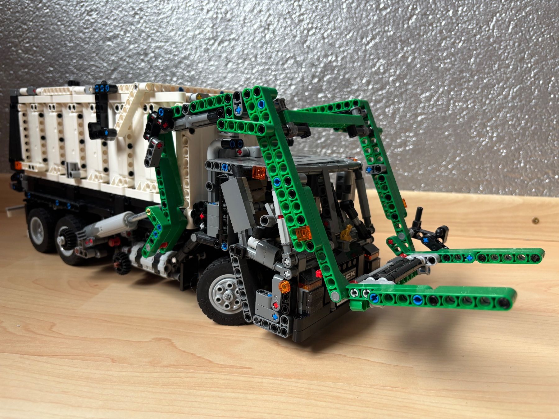 Lego Kit di costruzioni: LEGO 42078 Technic Mack Anthem – Usato da Mauren venduto da Greiner 1