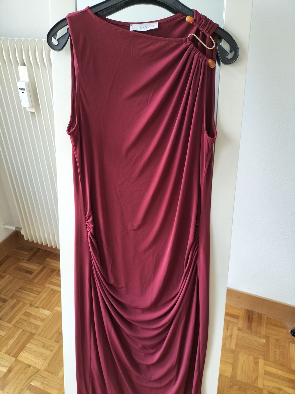 Mango Vestiti: Robe drapée bordeaux avec détail bijou Mango XL – Nuovo (secondo la descrizione) da Clarens venduto da fashionfou