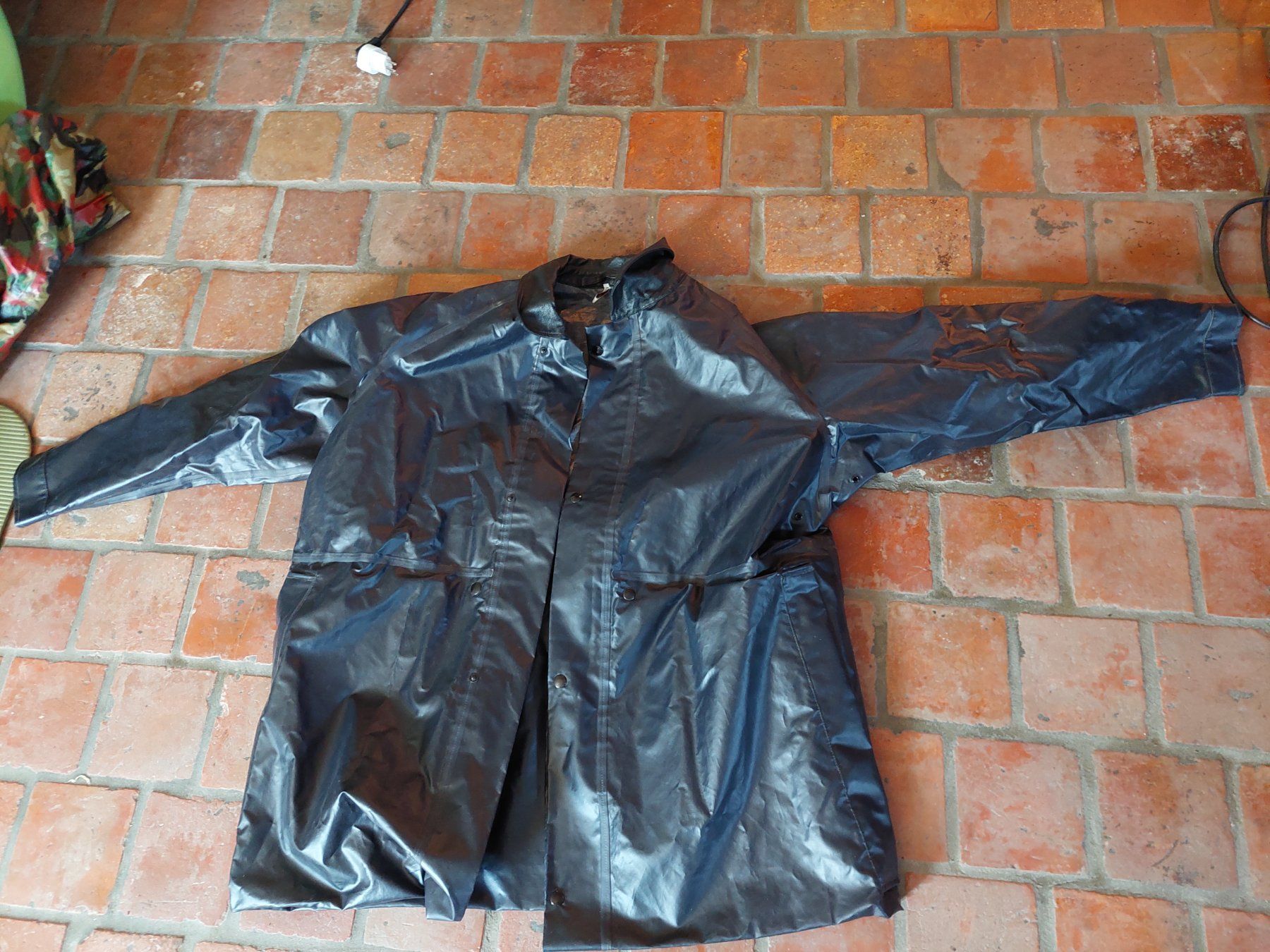 Uniformi: Alte Polizeipellerine lang/kurz super Zustand – Usato da Valbella venduto da Smakes 2