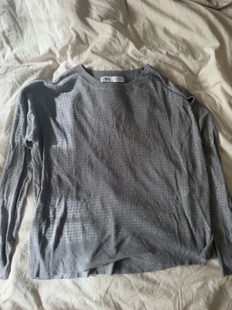 Zara Pullover grau mit Strasssteinen