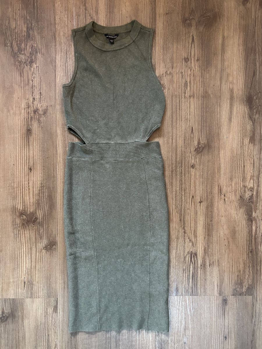 Guess Robes: Robe Guess kaki - Taille S  – D'occasion à Biel/Bienne par Lorenzo2014