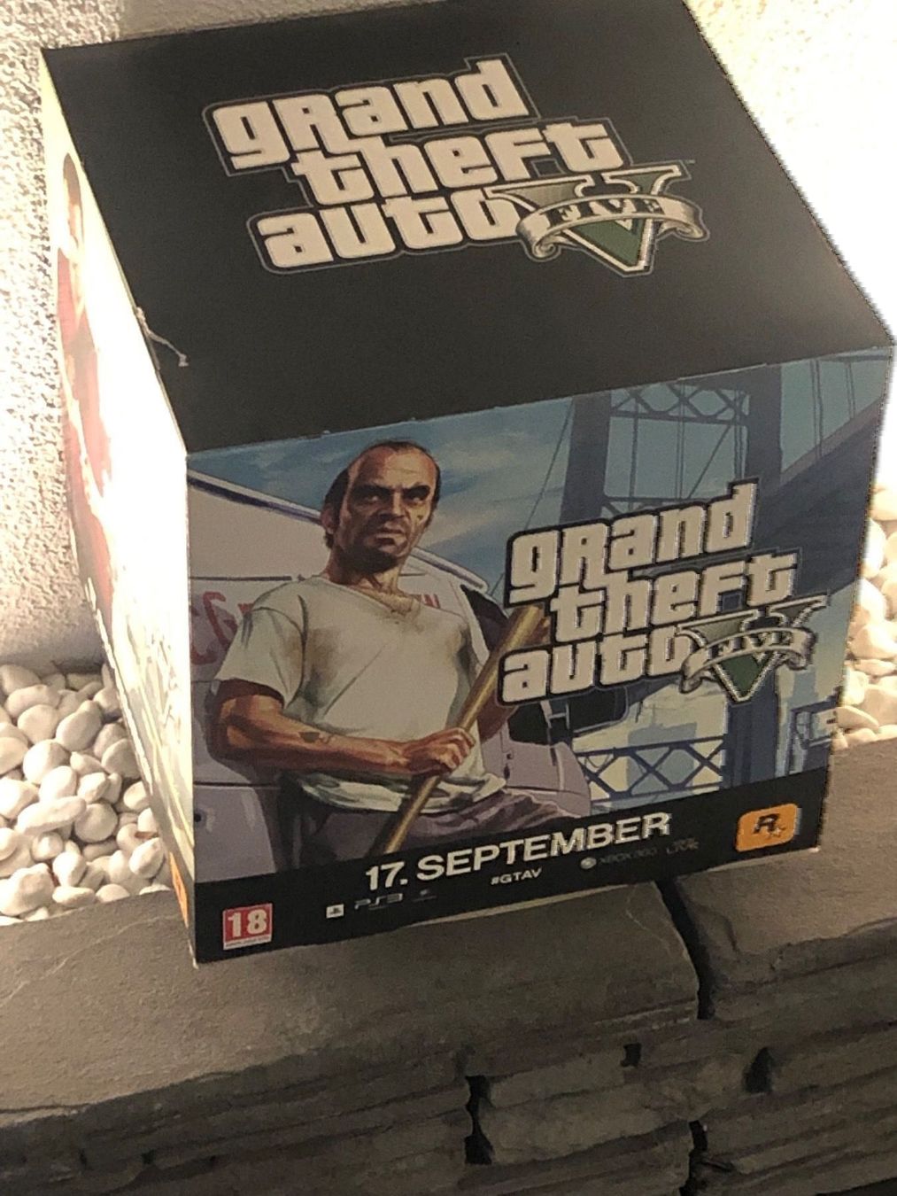 Giochi: GTA Five Aufsteller Werbewürfel – Usato da Kestenholz venduto da Matti_10