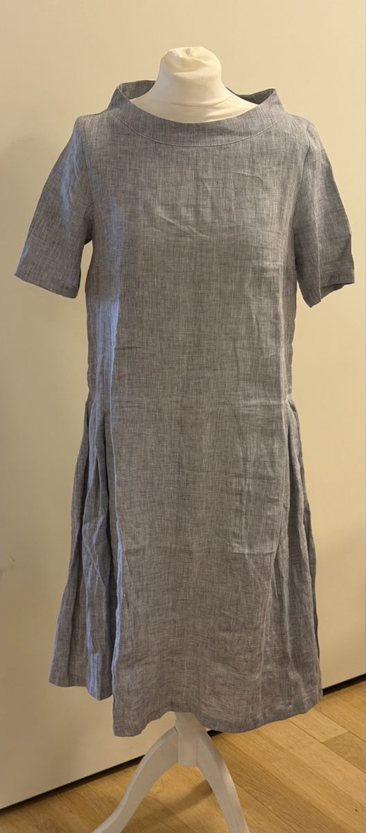 Robes: Graues Leinenkleid - kurzarm – Neuf (Voir description) à Lengwil par JuliBB