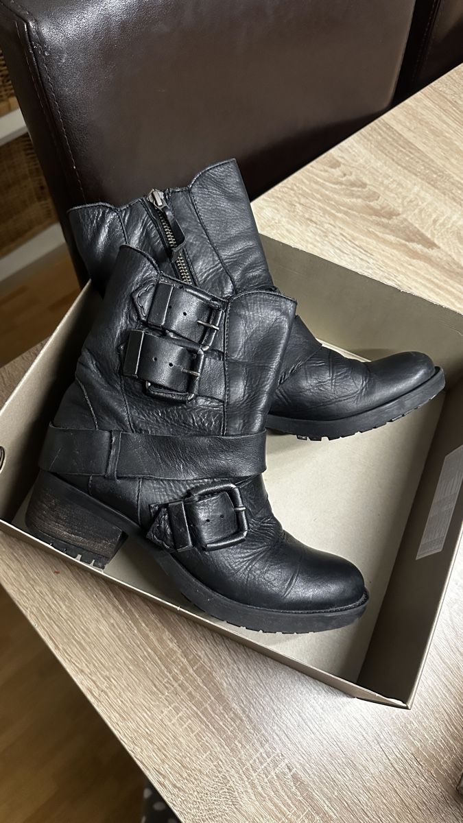 Scarpe da donna: Schicke schwarze Leder-Boots Gr.37 – Usato da Winterthur venduto da -BeHappy24- 1