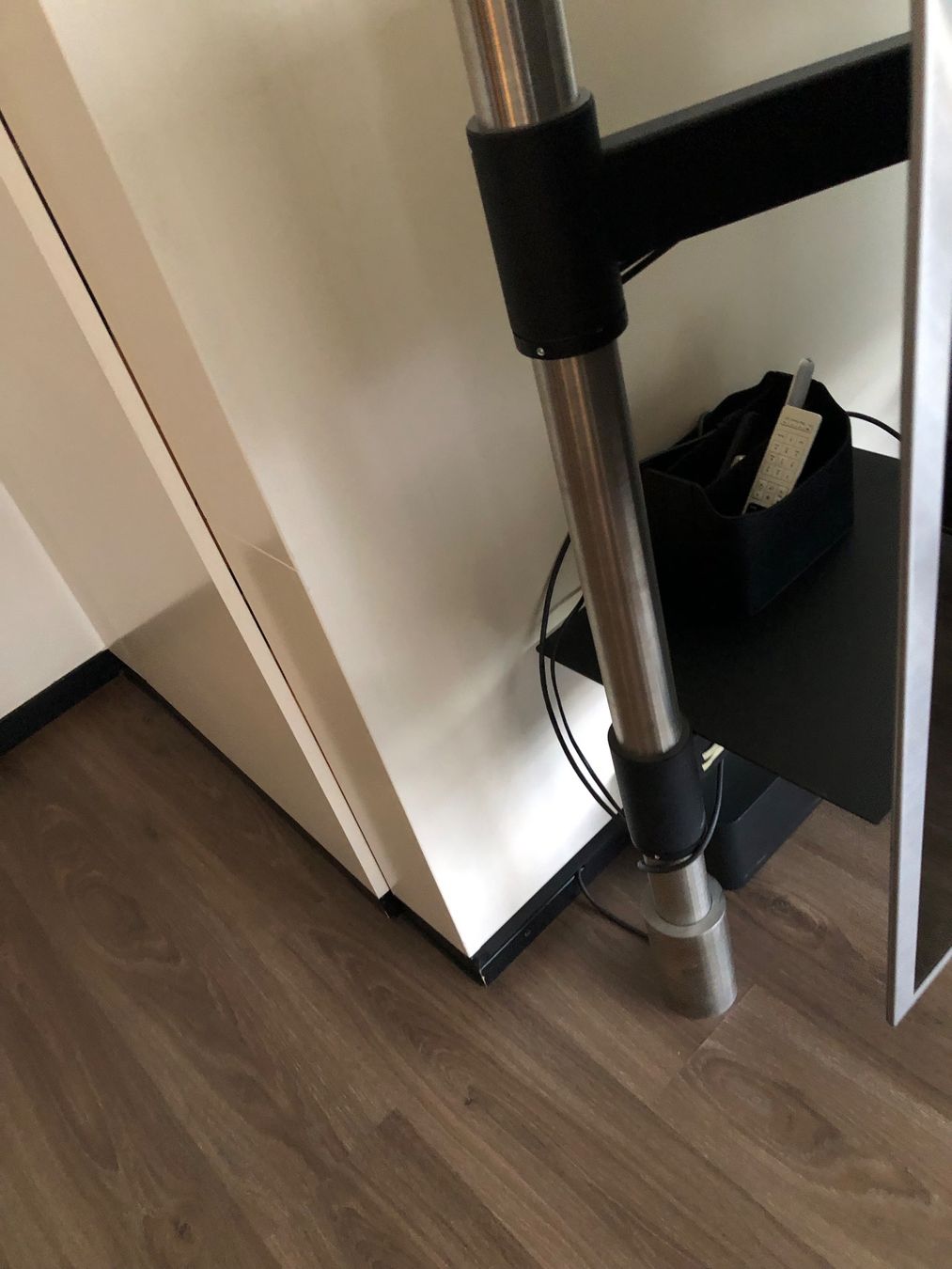 Staffa per monitor: Wissmann Designer TVBoden/Deckenhalterung – Usato da zürich venduto da ritas0102 9