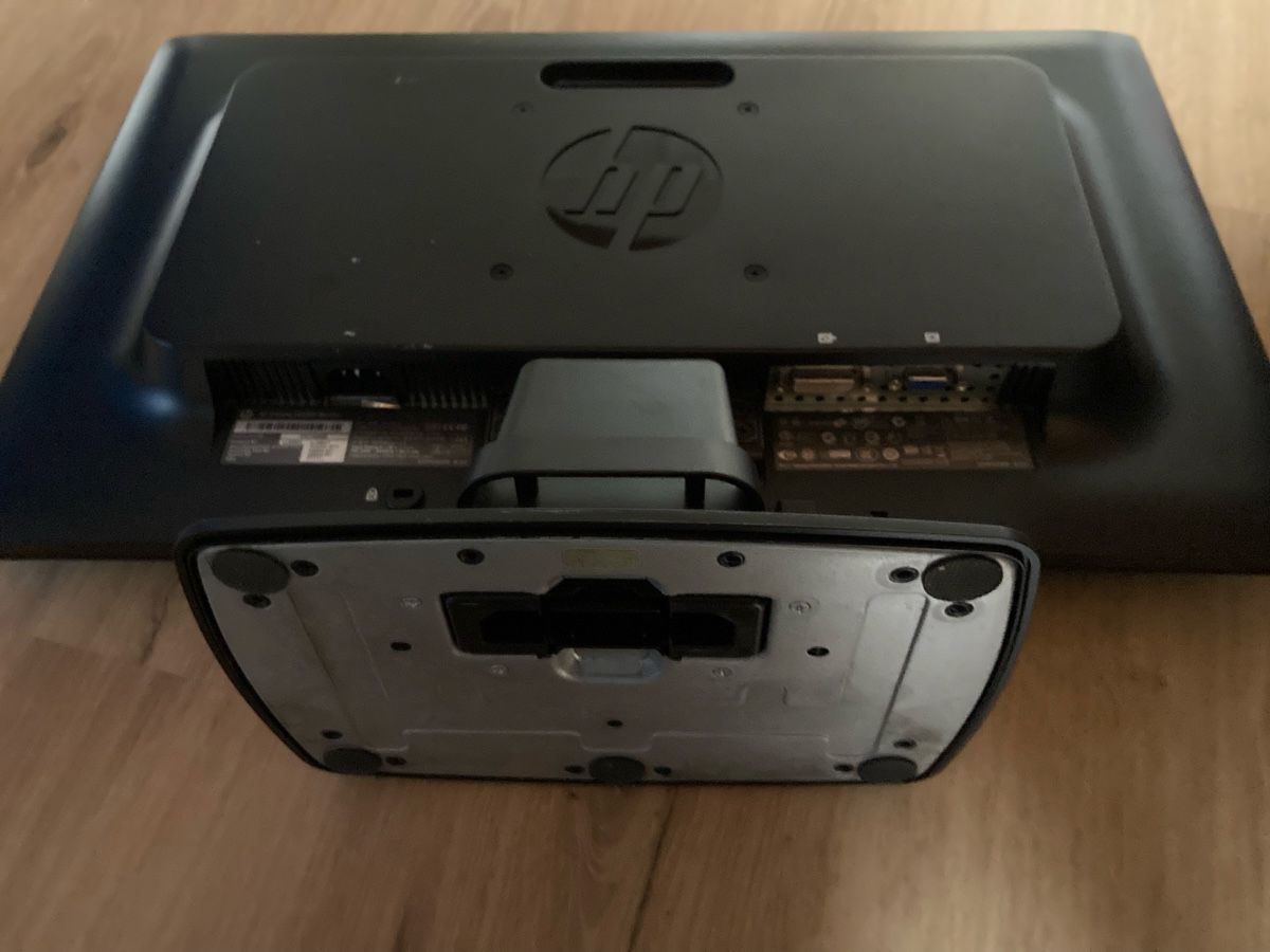 Hewlett Packard Monitore: HP Compaq LE2202x - schöner Bildschirm – Gebraucht aus Wichtrach von Queensparkunite 2