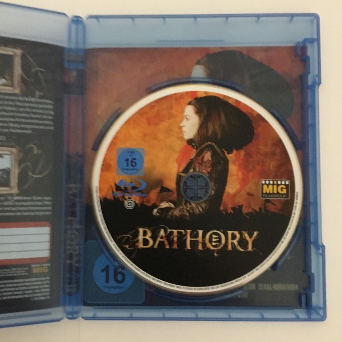 Tutti i DVDs: Bathory Die Blutgräfin Blu Ray – Nuovo (secondo la descrizione) da Blauen venduto da berlingo65 2