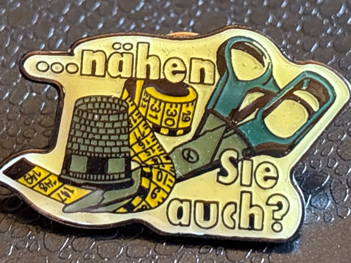 Plaquettes & Badges: Pin nähen Sie auch pm – D'occasion à Lützelflüh-Goldbach par NicoleL.