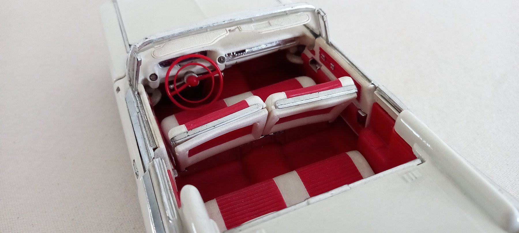 Alle Dekorationen: Modellauto Cadillac Eldorado weiss rot – Gebraucht aus Thun von Nordkapp 6