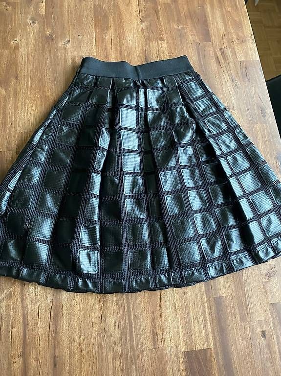 Guess Röcke: GUESS Rock schwarz Gr. S TOP!!! – Gebraucht aus Bassersdorf von chemaria 1