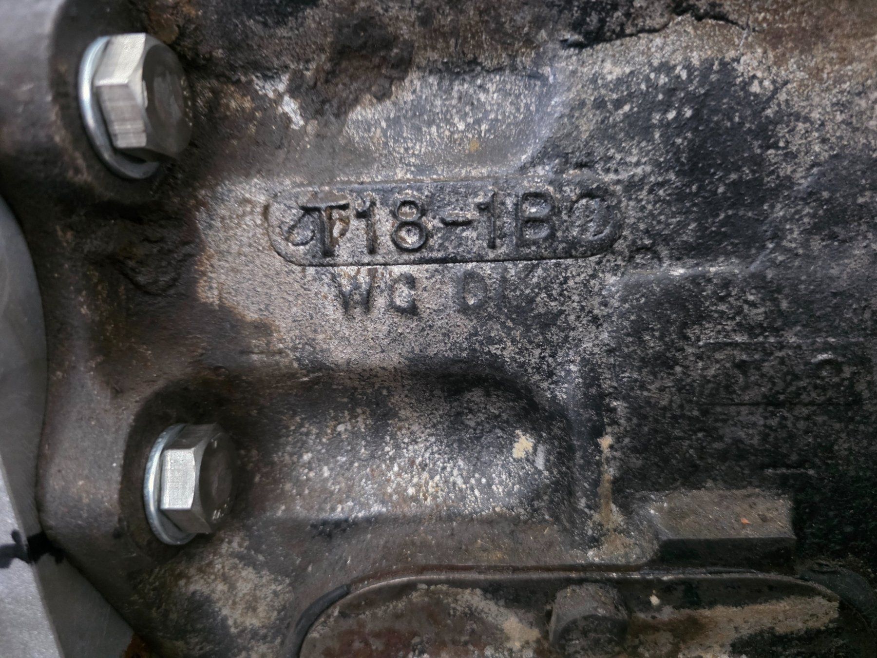 Jeep Tutti pezzi di ricambio auto: Jeep CJ7 schalt Getribe – Usato da Altendorf venduto da Heri6 5